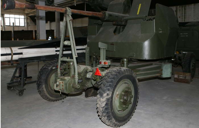 05010122 Bofors 40/70 Prodotto su licenza in Italia dal 1969