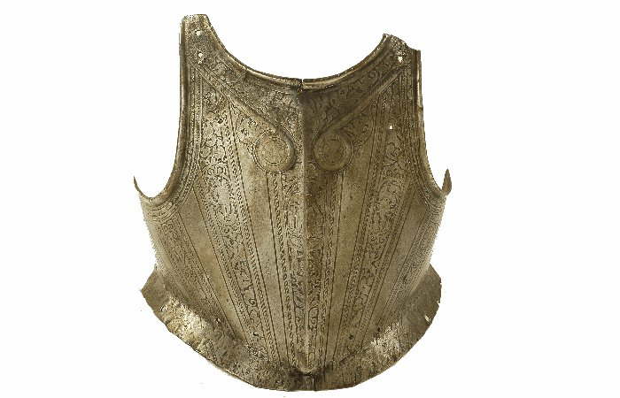 08010007 Petto di corazza a bande alternate. Italia 1590 circa